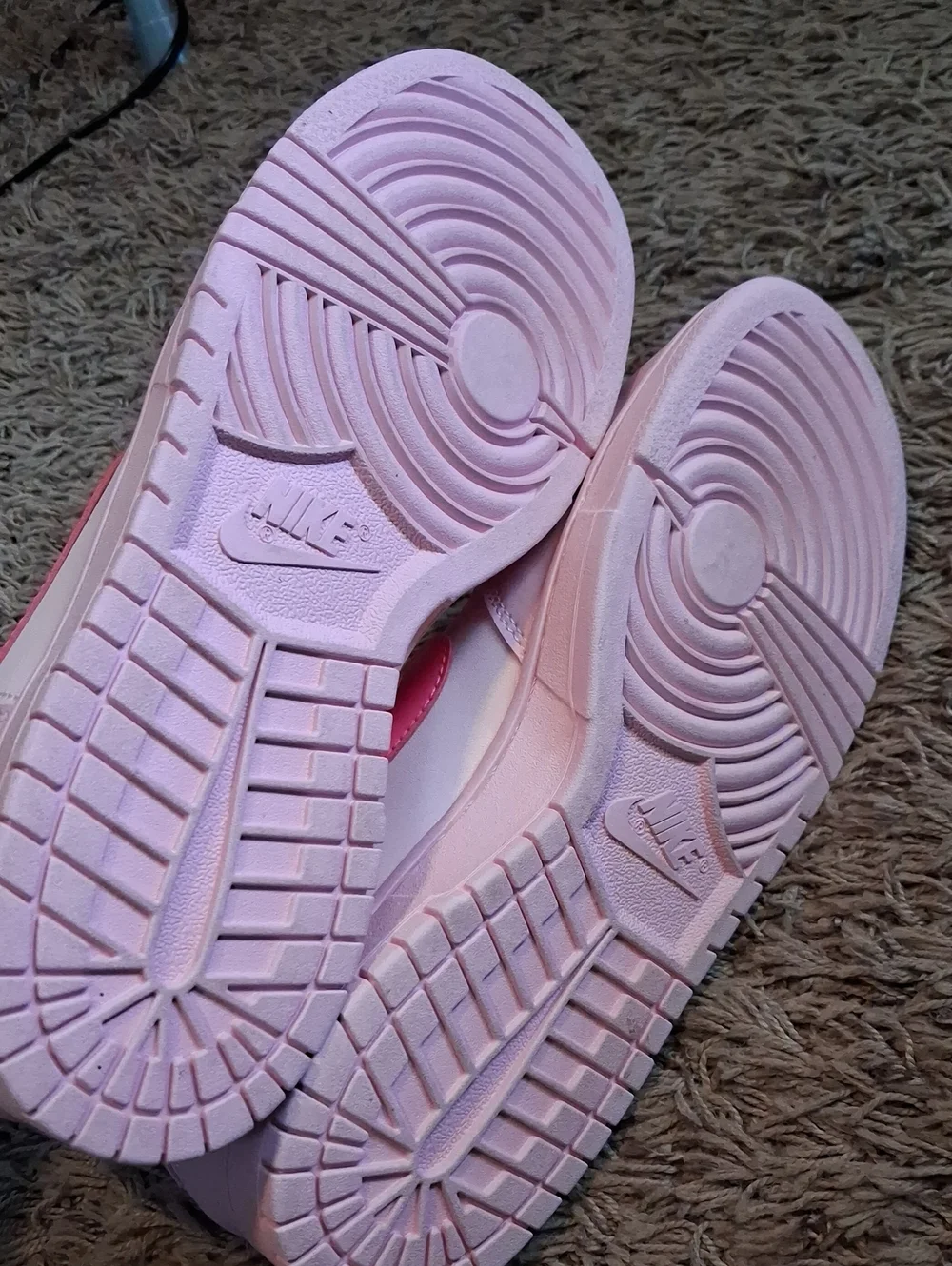 Mens Size 9.5 Womens 11  Nike Dunk LOW GS Triple Pink Sneakers Shoes EUR 43